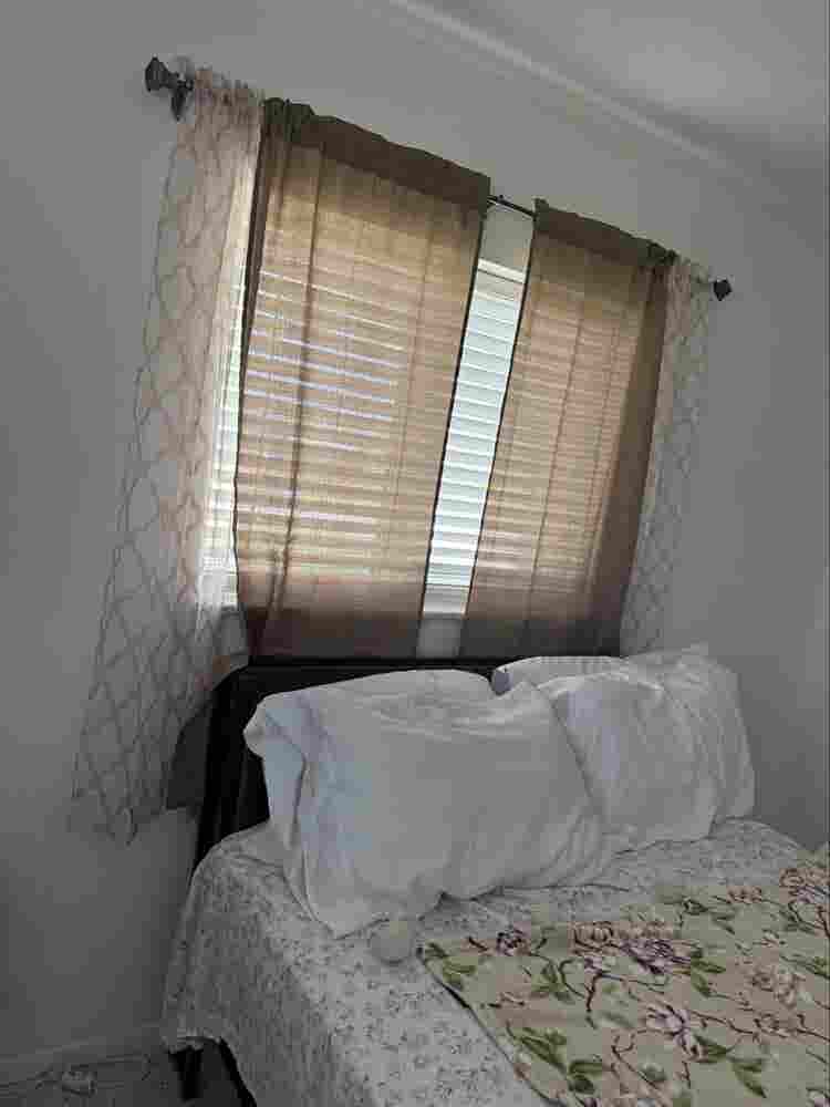 Room for rent in quiet neighborhood