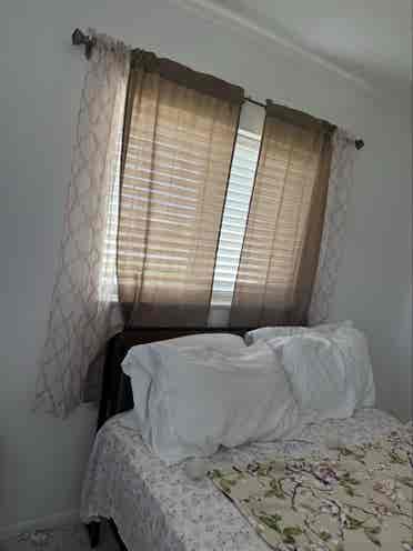 Room for rent in quiet neighborhood