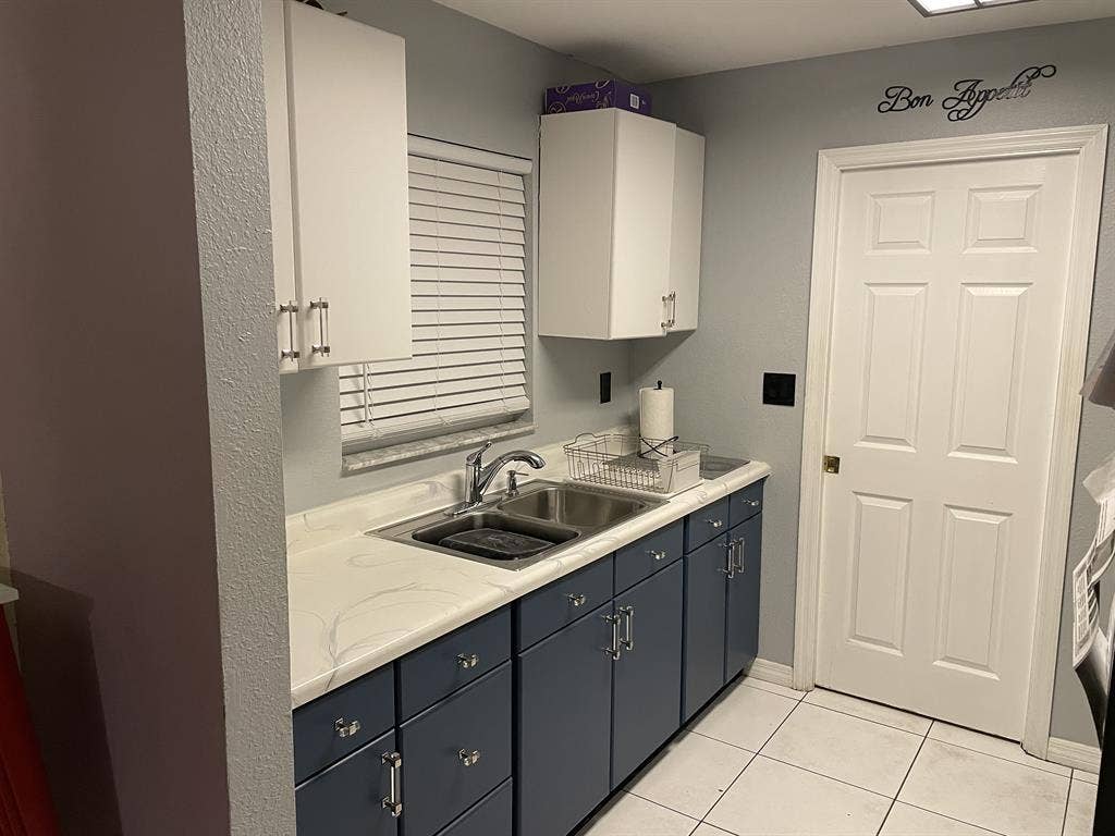 Looking for Male or Female roommate