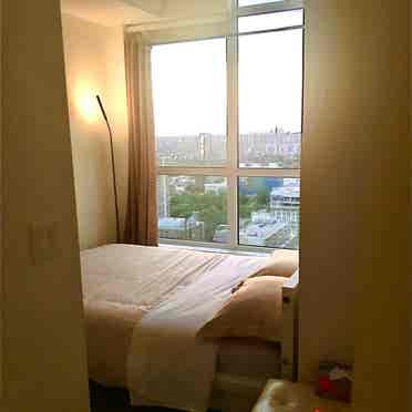 Bright Central 1BR Fem Only