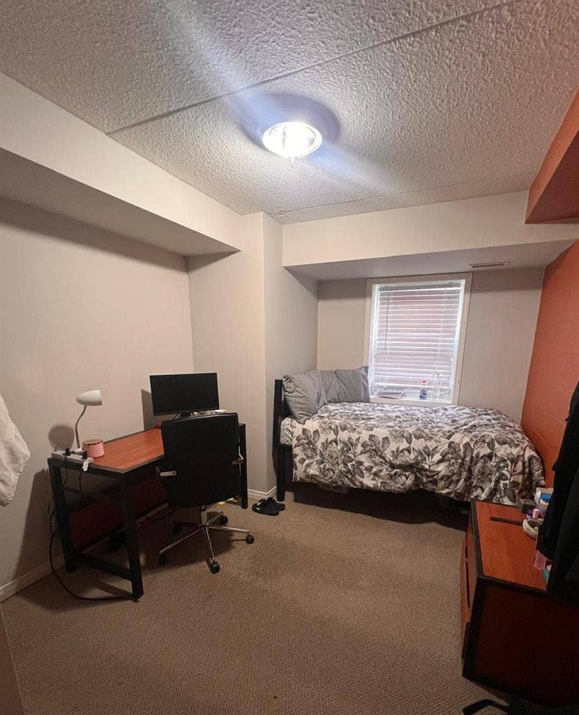 Room for rent in Waterloo $