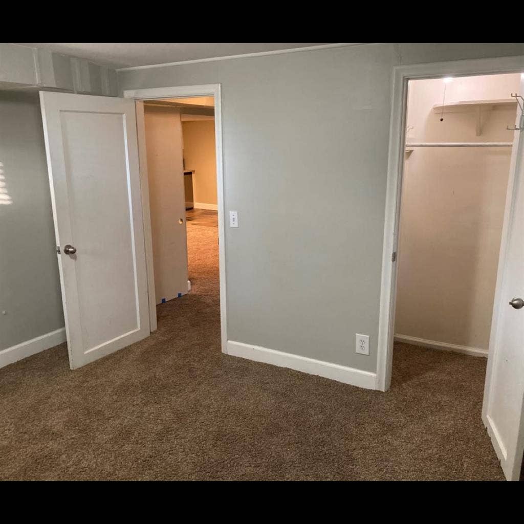 Looking for one roommate