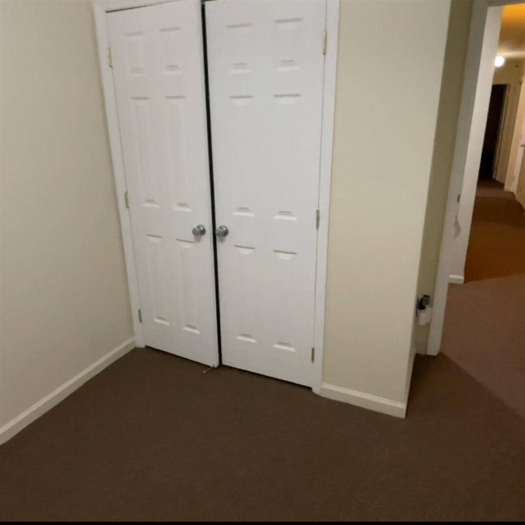 1 bedroom with bathroom available