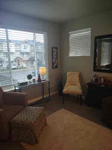 Junior master bedroom in townhouse