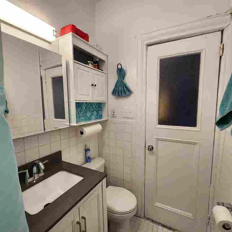 LARGE  ROOM - AVAILABLE OCTOBER 1st