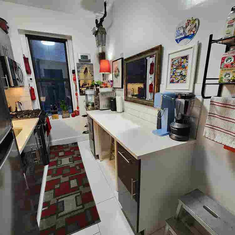 EXTRA LARGE ROOM - AVAILABLE NOW