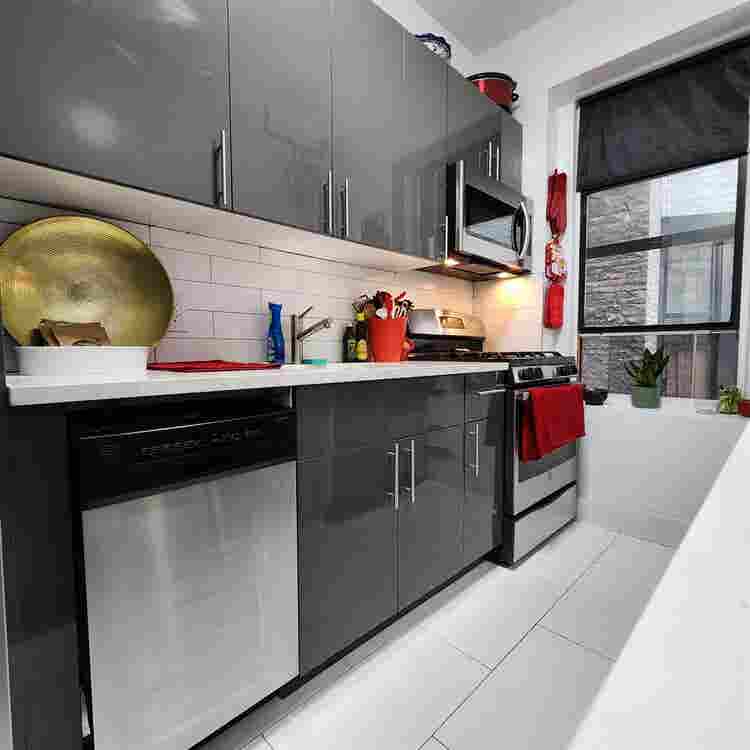 LARGE  ROOM - AVAILABLE OCTOBER 1st