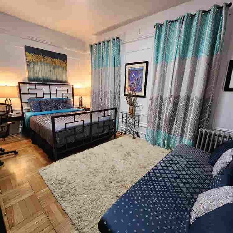 LARGE  ROOM - AVAILABLE OCTOBER 1st
