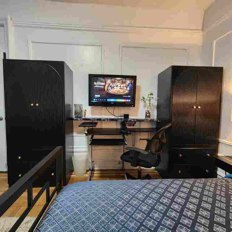 LARGE  ROOM - AVAILABLE OCTOBER 1st
