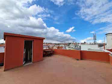 Rooms in Anjos – Prime Location! 🏡