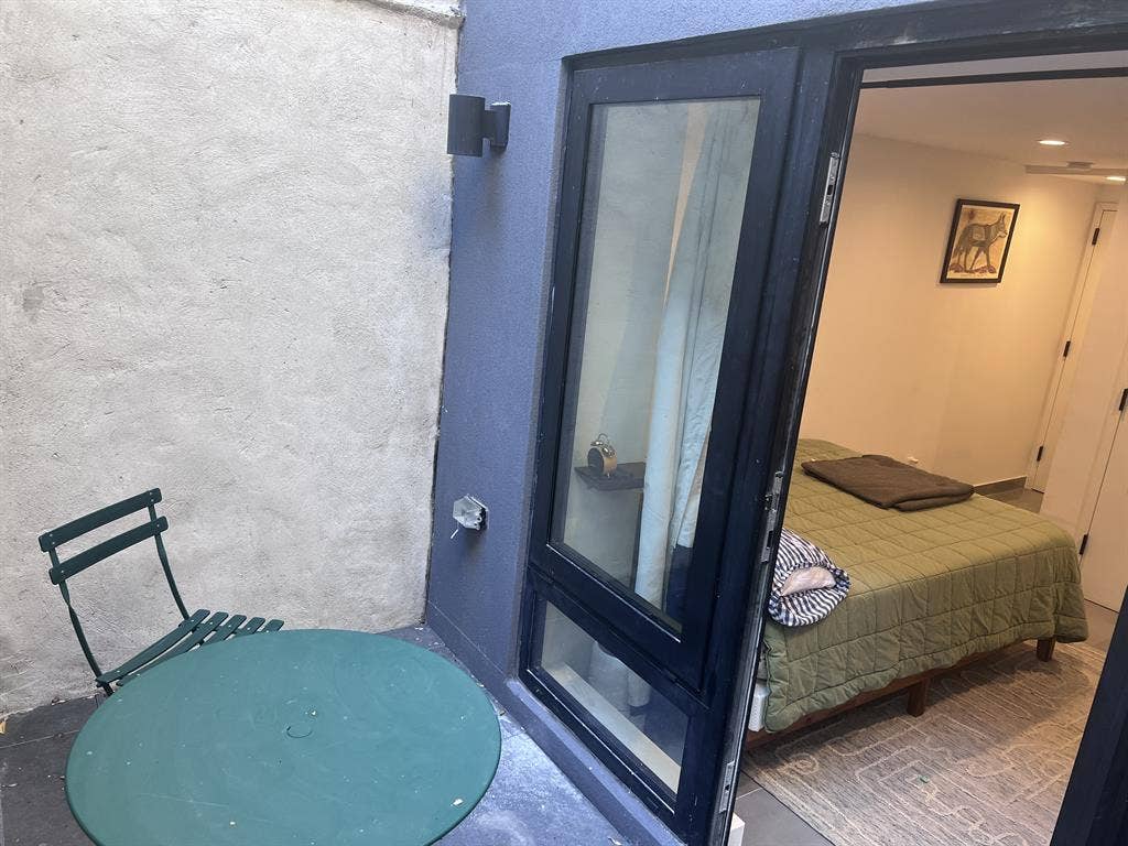 Room w/private entrance/patio