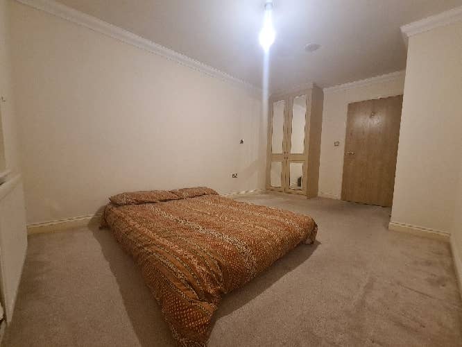 2 Bed Flat With Huge Bright Double