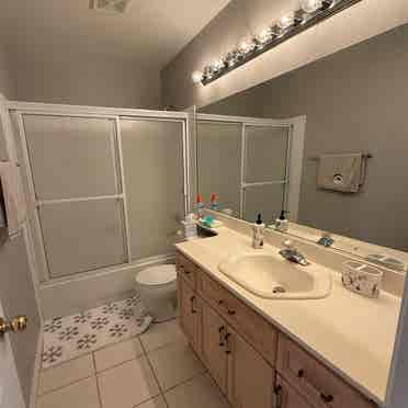 ROOM TO RENT WITH PRIVATE BATHROOM