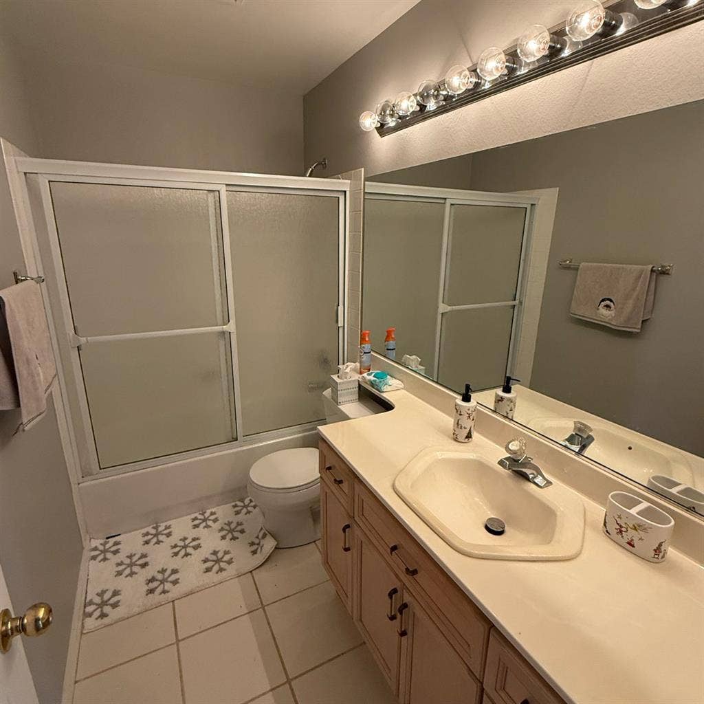 ROOM TO RENT WITH PRIVATE BATHROOM