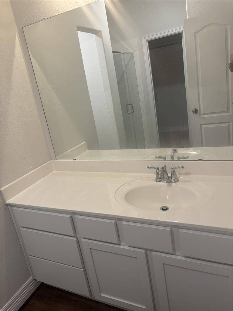 luxury/Room and bathroom for rent‼️