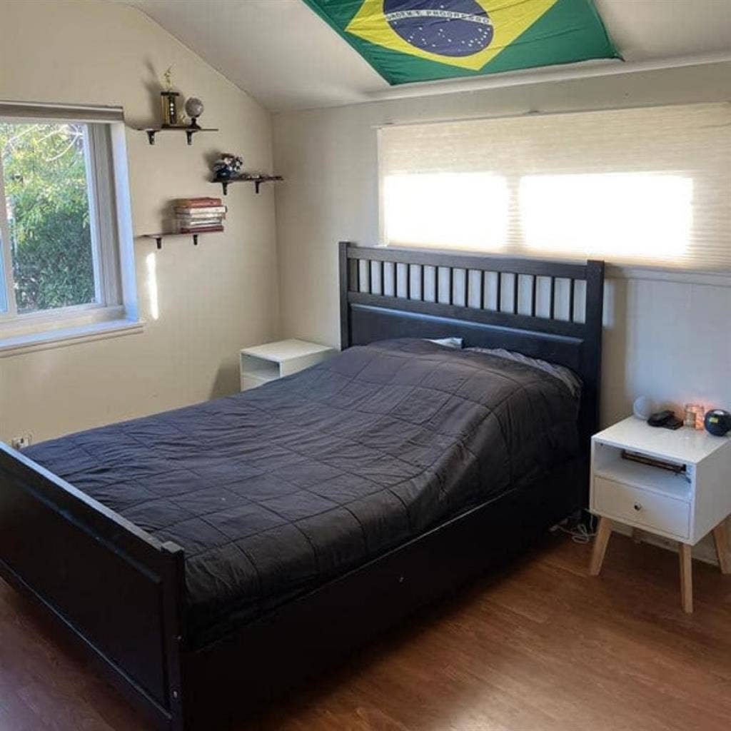 Room Available 2 blocks from CSUN