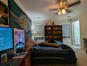 Master bedroom in townhouse/$