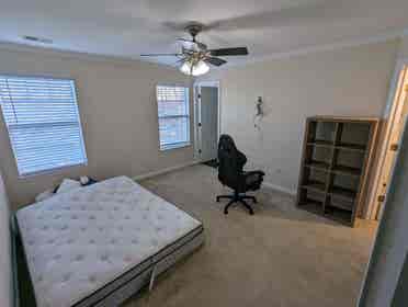 Master bedroom in townhouse/$