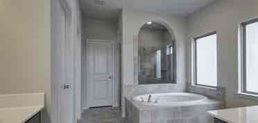 Master Suite Master Bath/WI Closest