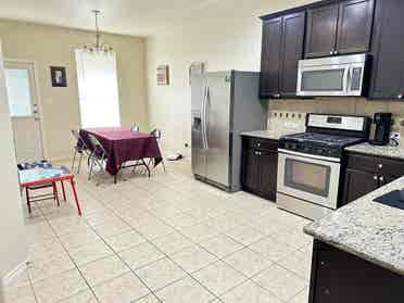 Furnished Master ste utls included!