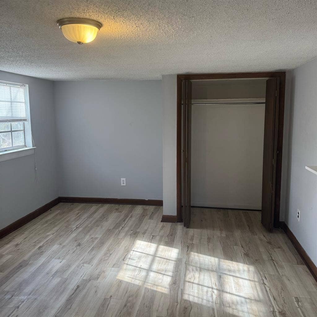 Single room for rent $