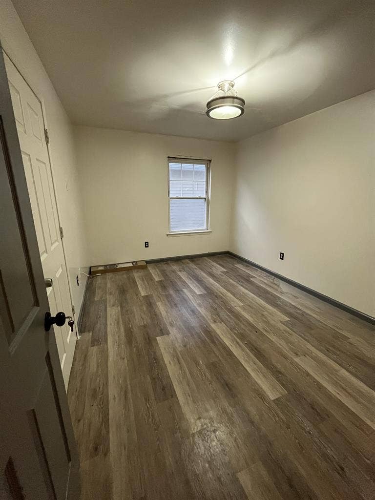 2 rooms for rent on 3rd floor