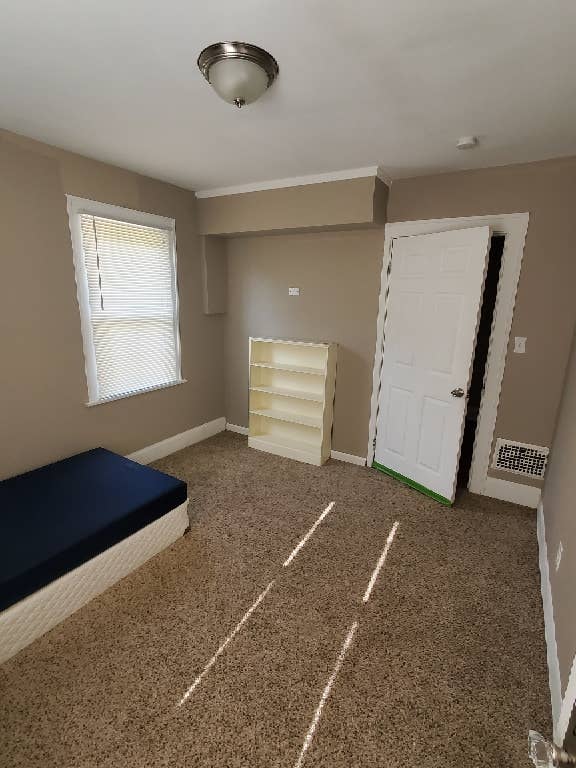 Female roommate for co-ed Home