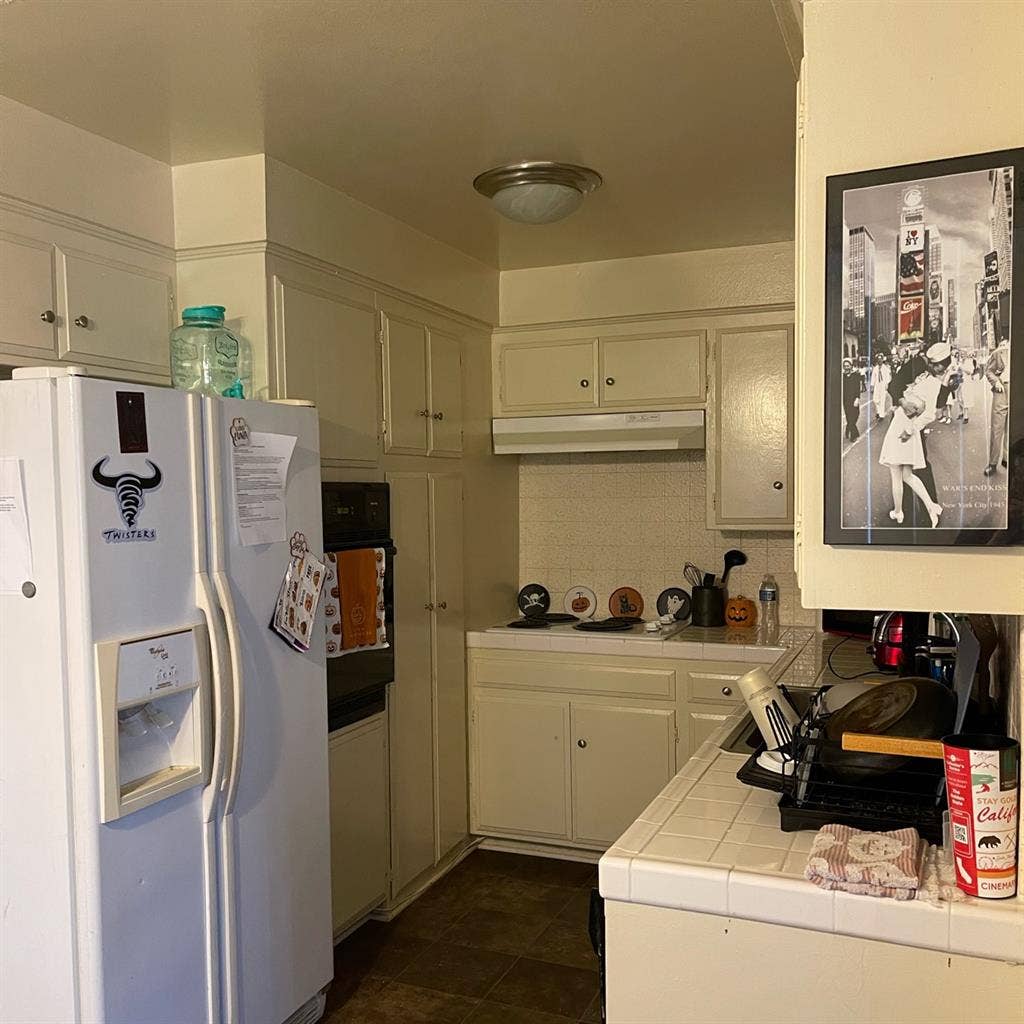 Looking for Roommate for Jan 1st