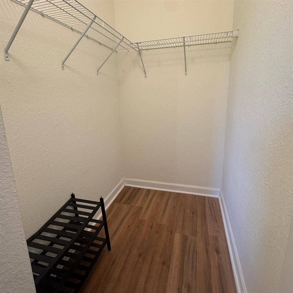 Looking for a female roommate