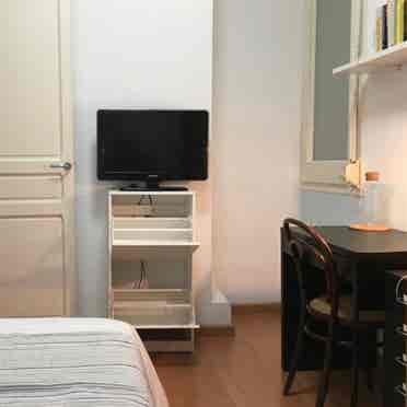 Room + bills included in gracia