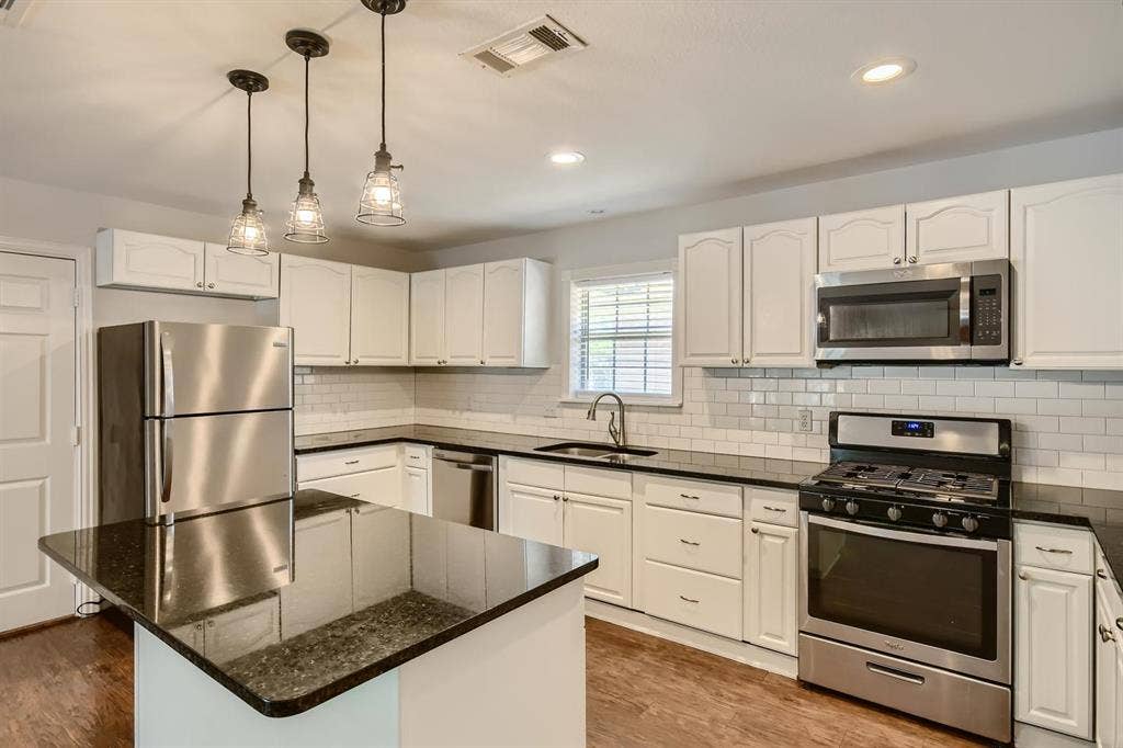 3 BR in Dallas