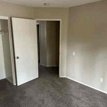 Room for rent - (Util included)