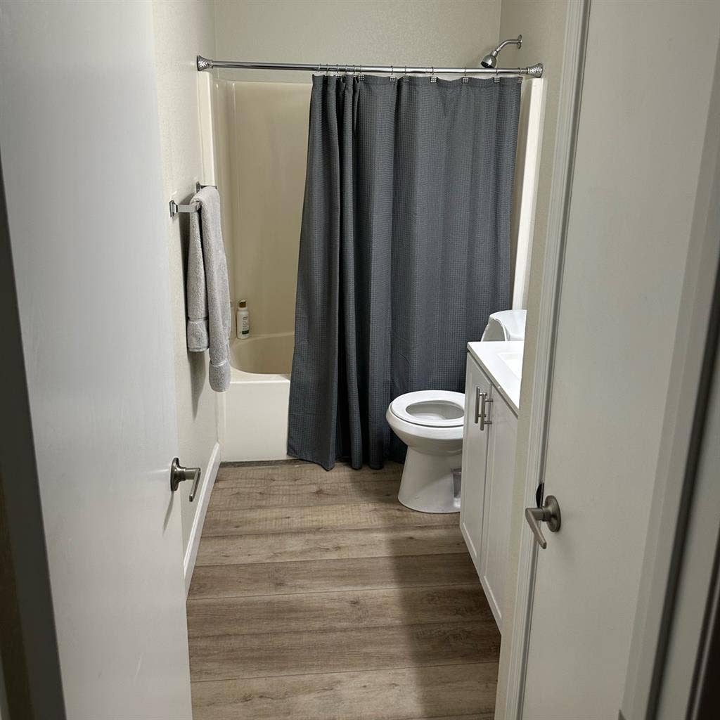 Looking for roommate in Scottsdale