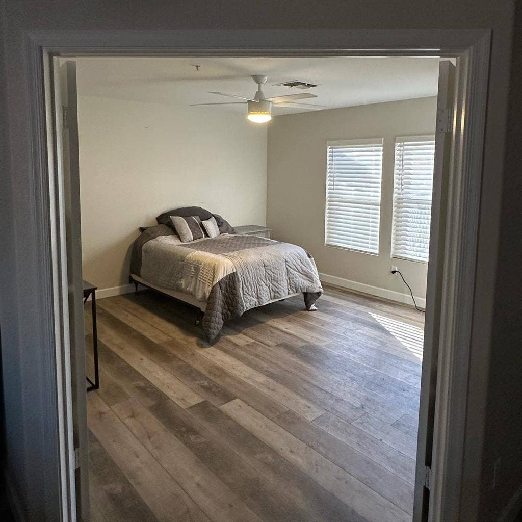 Looking for roommate in Scottsdale