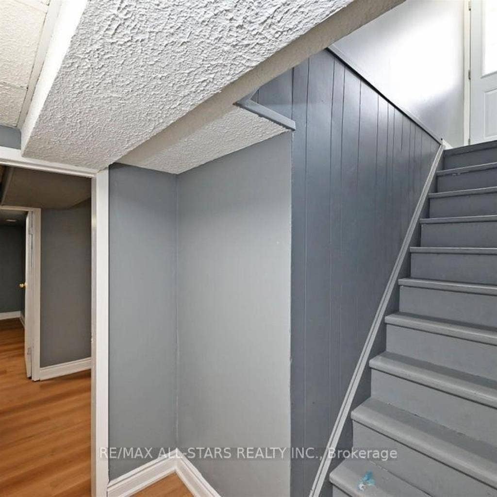 3BHK Basement n/r Centennial & UofT