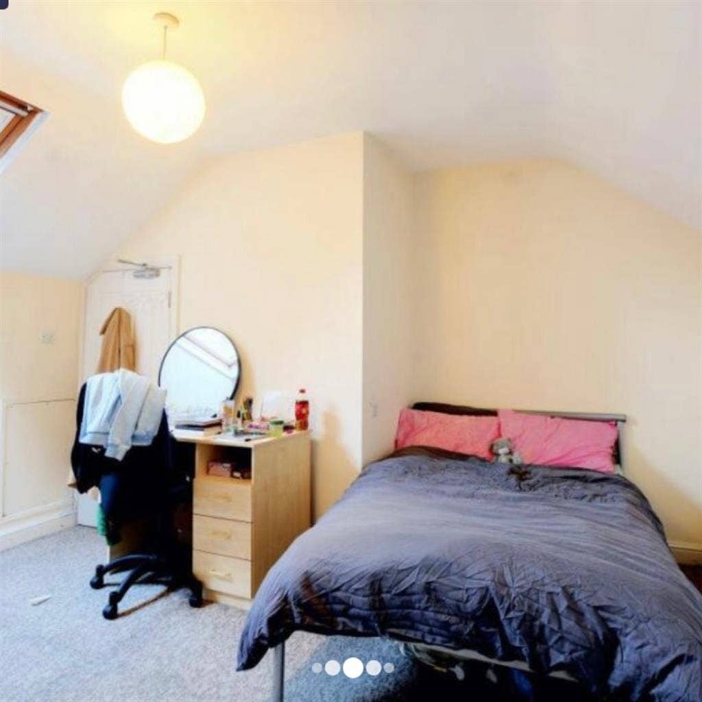 Tenancy Takeover !! 3 Bedroom Flat