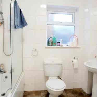 Tenancy Takeover !! 3 Bedroom Flat