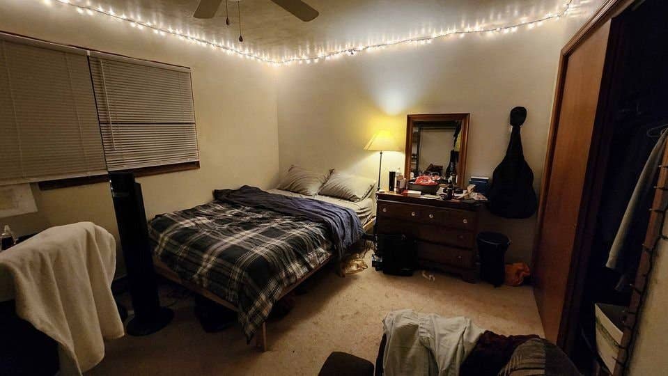 Room available (off campus VT)