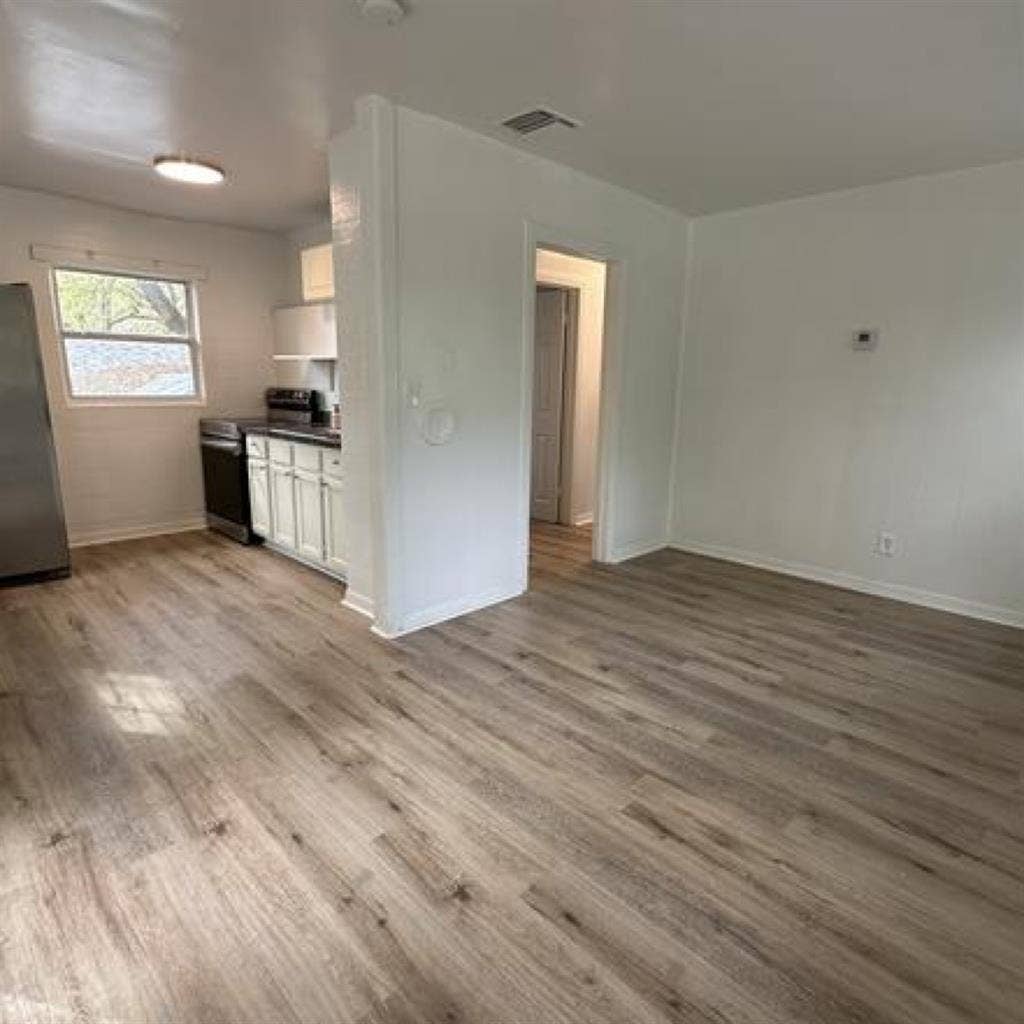 Downtown apartment move in Jan 1st