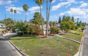 Room near Bakersfield College.