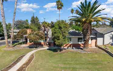 Room near Bakersfield College.