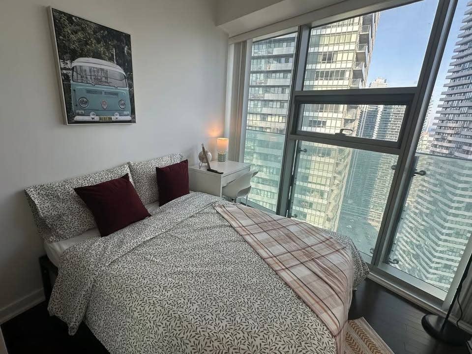 Deluxe Bedroom in Downtown Toronto