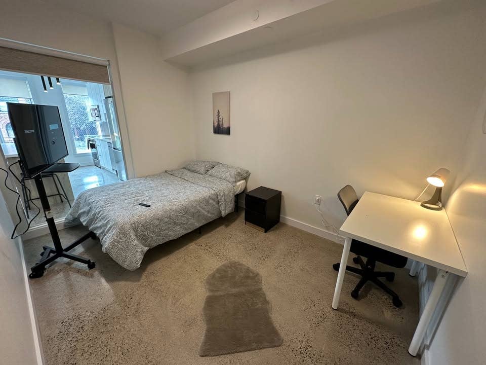 Looking for a Roommate