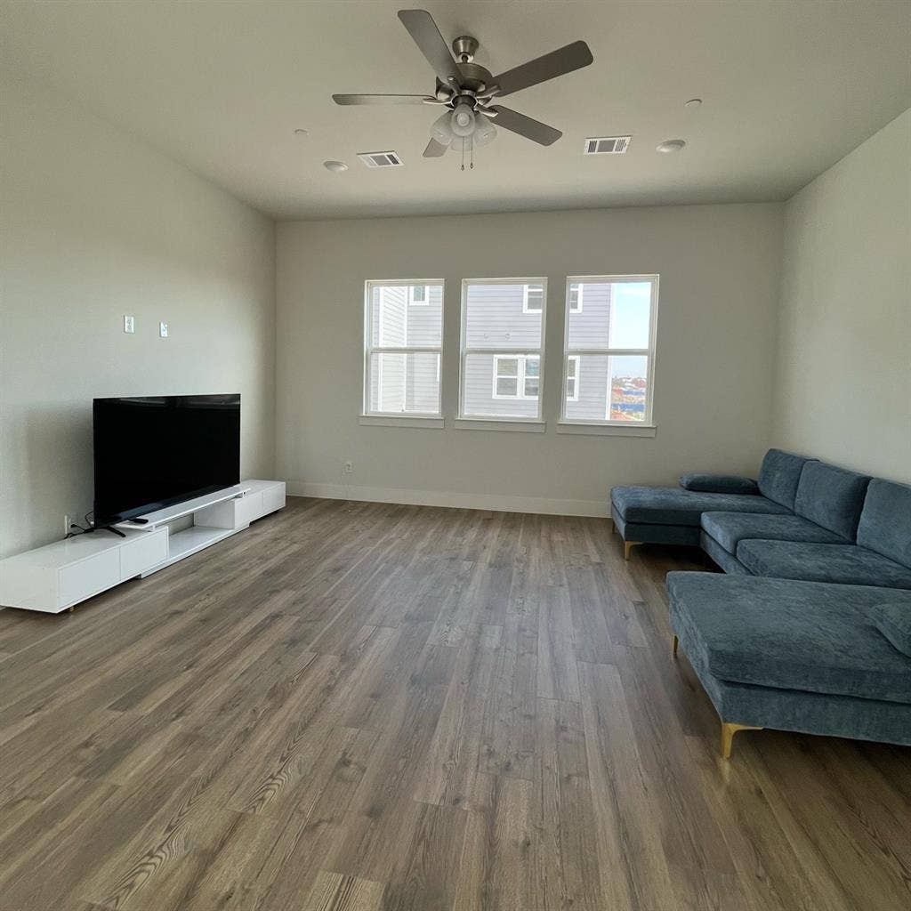 2 FEMALE ROOMMATES NEEDED IN PLANO!