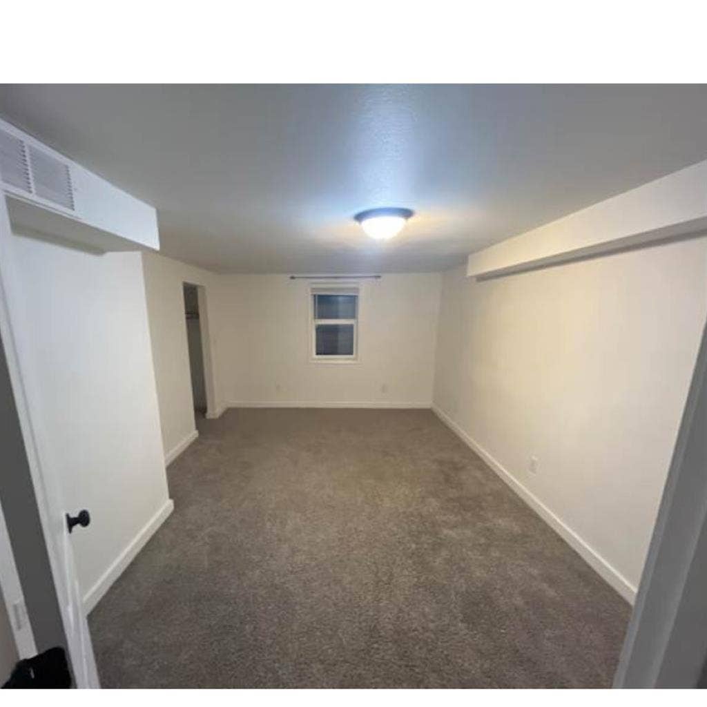 Large  ft room for rent!