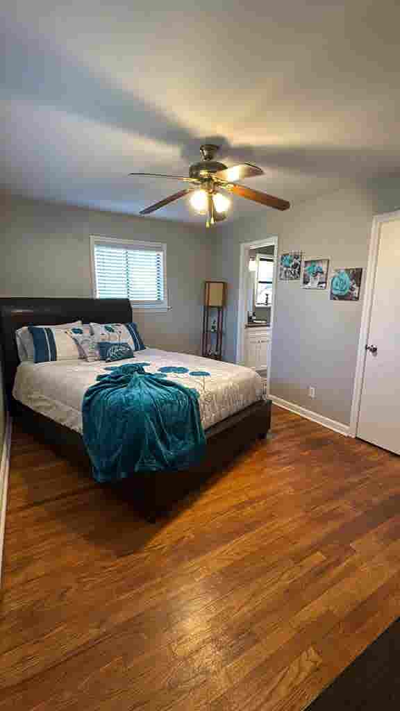 Furnished room for women available.
