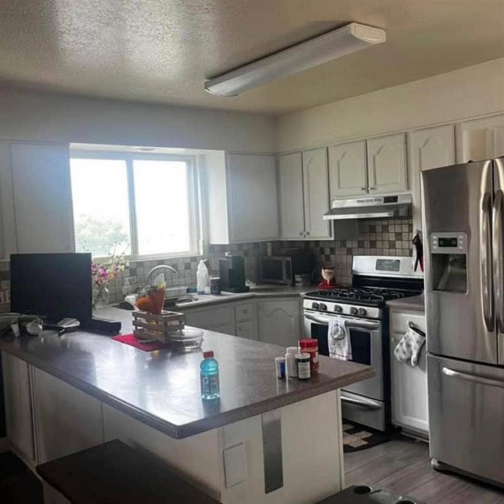 Looking for female roommate!