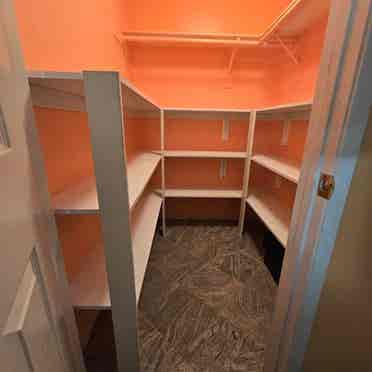 FURNISHED ROOM  MILE FROM WALMAR