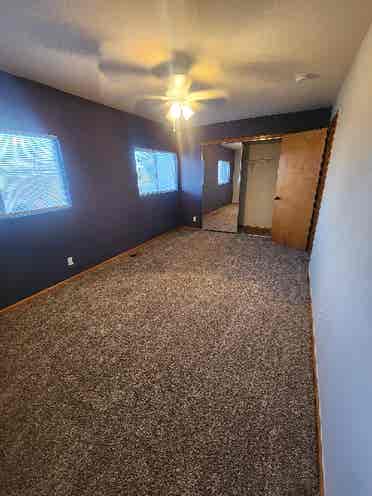 Large Room for rent in Townhome