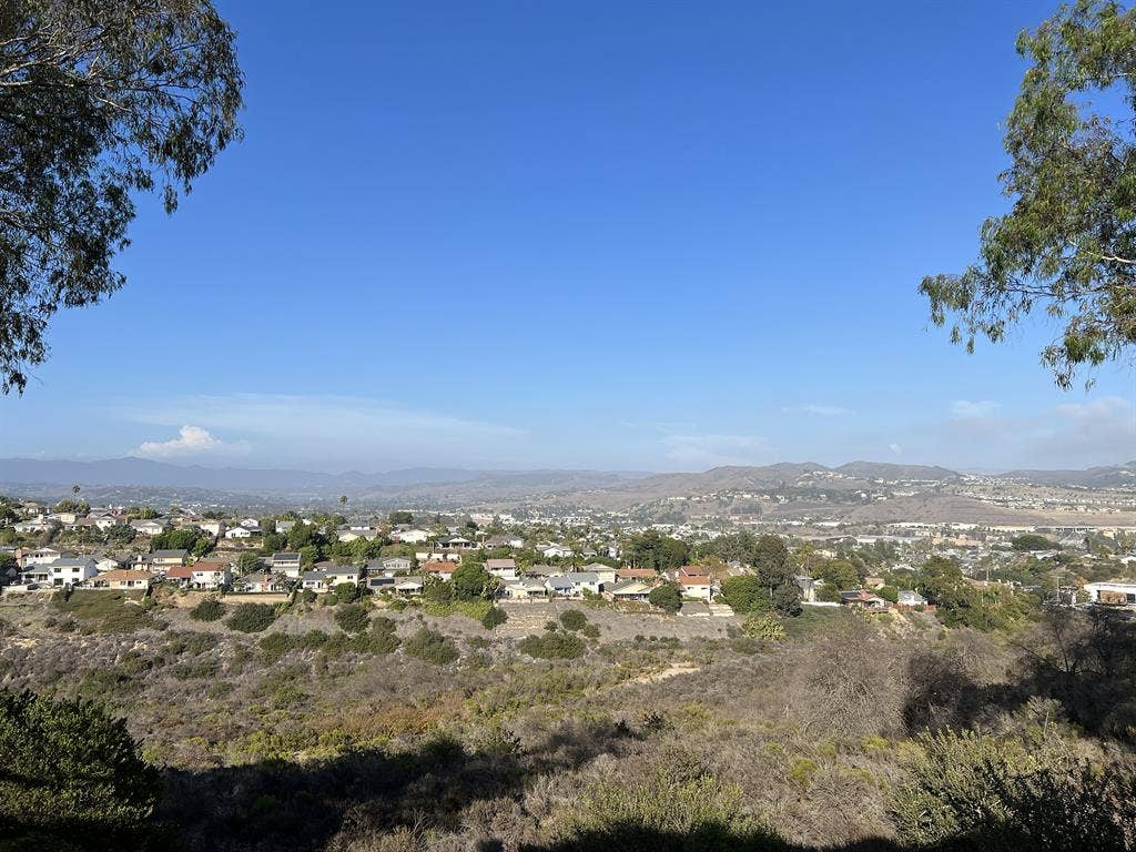 Cozy 1-Bed 
Apt. Canyon Views